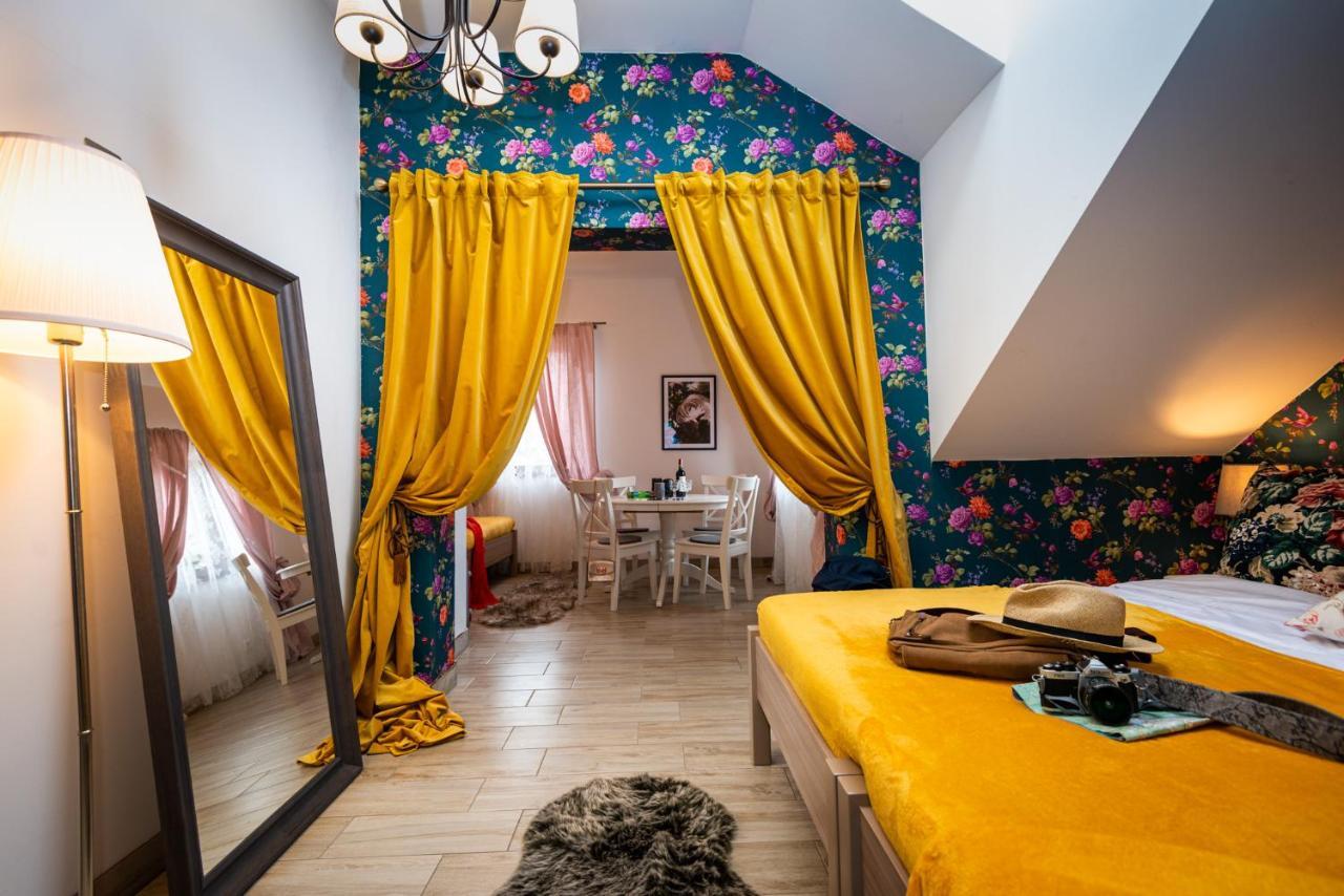 Pokoje W Starej Karczmie Liszki Esterno foto